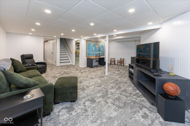 8804 Cholla Road, Indianapolis, IN 46240