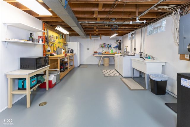 8804 Cholla Road, Indianapolis, IN 46240