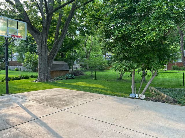 8804 Cholla Road, Indianapolis, IN 46240