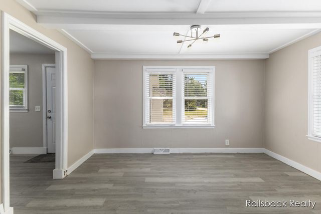 1408 E Pine Hill Avenue, White Cloud, MI 49349