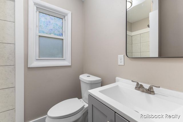 1408 E Pine Hill Avenue, White Cloud, MI 49349