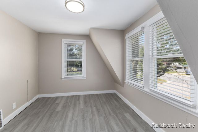 1408 E Pine Hill Avenue, White Cloud, MI 49349