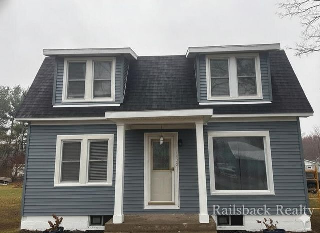 1408 E Pine Hill Avenue, White Cloud, MI 49349