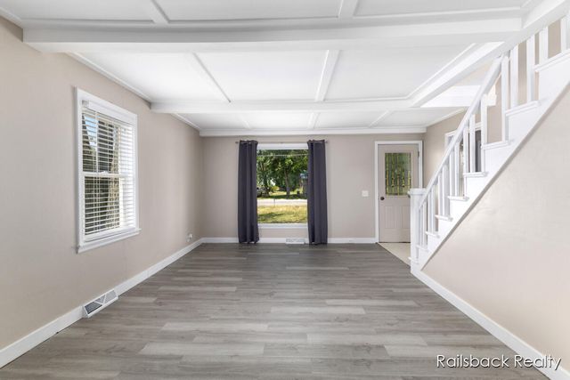 1408 E Pine Hill Avenue, White Cloud, MI 49349