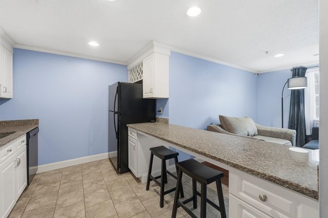 804 Elmwood Drive, Hudson, NH 03051