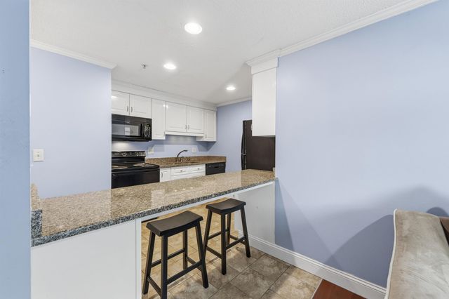 804 Elmwood Drive, Hudson, NH 03051