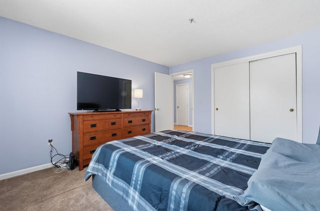 804 Elmwood Drive, Hudson, NH 03051