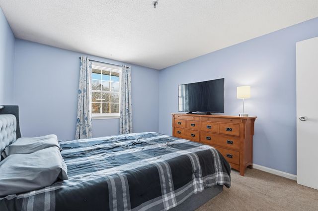 804 Elmwood Drive, Hudson, NH 03051