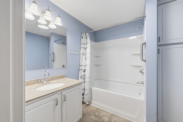 804 Elmwood Drive, Hudson, NH 03051