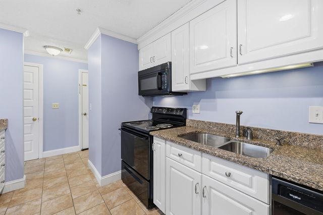 804 Elmwood Drive, Hudson, NH 03051