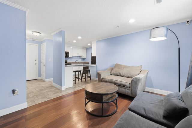 804 Elmwood Drive, Hudson, NH 03051