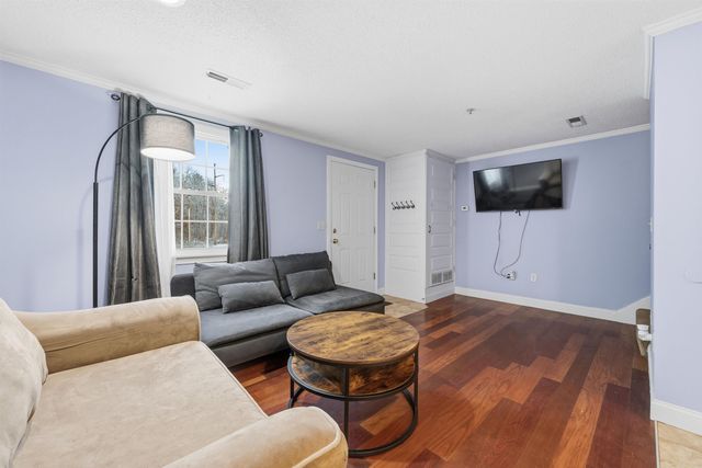 804 Elmwood Drive, Hudson, NH 03051