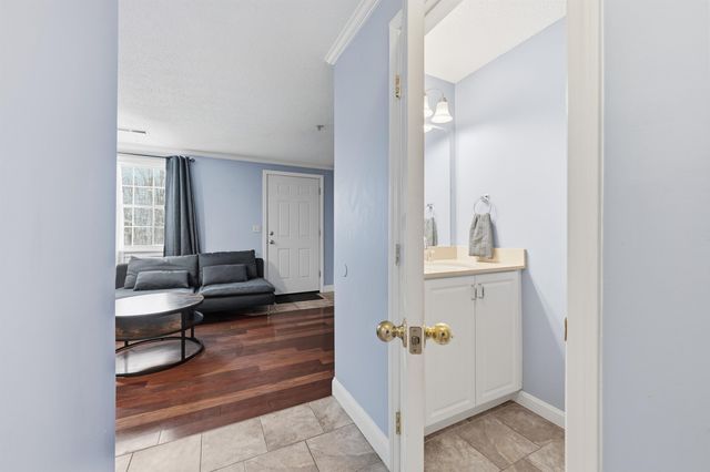 804 Elmwood Drive, Hudson, NH 03051