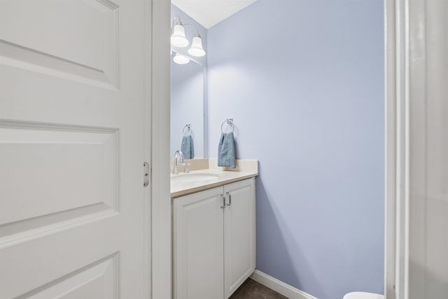 804 Elmwood Drive, Hudson, NH 03051