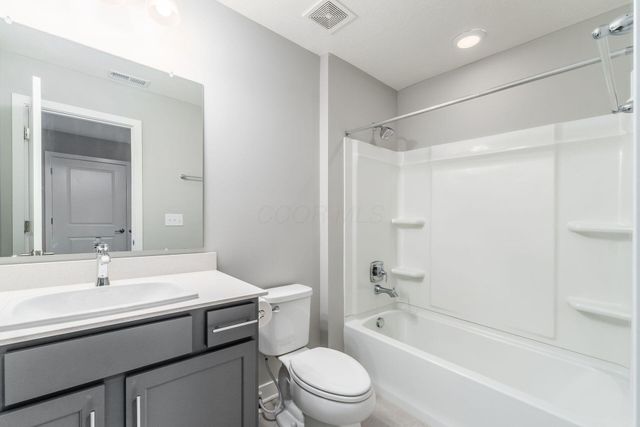 6406 Hamilton Woods Boulevard N, Westerville, OH 43081