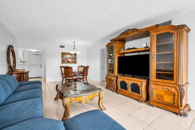 2800 N Palm Aire Dr 309, Pompano Beach, FL 33069