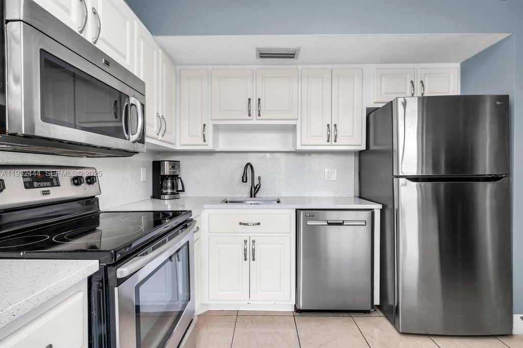 2800 N Palm Aire Dr 309, Pompano Beach, FL 33069