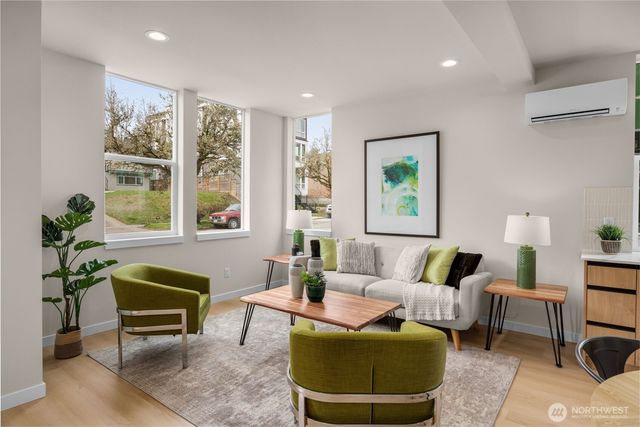 906 B 28th Avenue S, Seattle, WA 98144