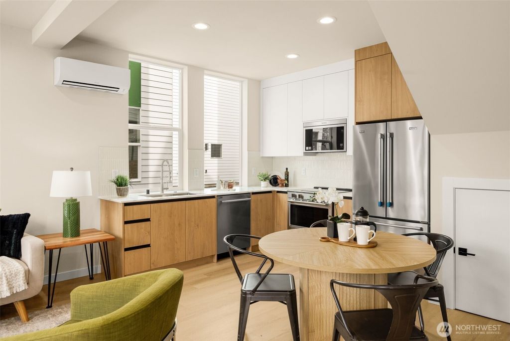 906 B 28th Avenue S, Seattle, WA 98144