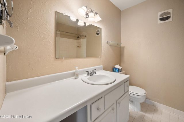 278 Salisbury Square APT 104, Louisville, KY 40207