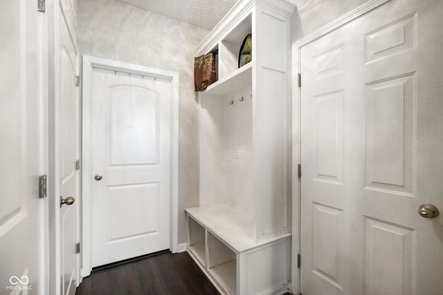 6238 Colonial Drive, Whitestown, IN 46075