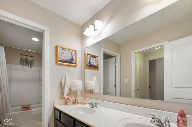 6238 Colonial Drive, Whitestown, IN 46075