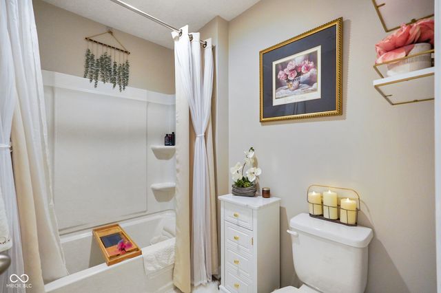 6238 Colonial Drive, Whitestown, IN 46075