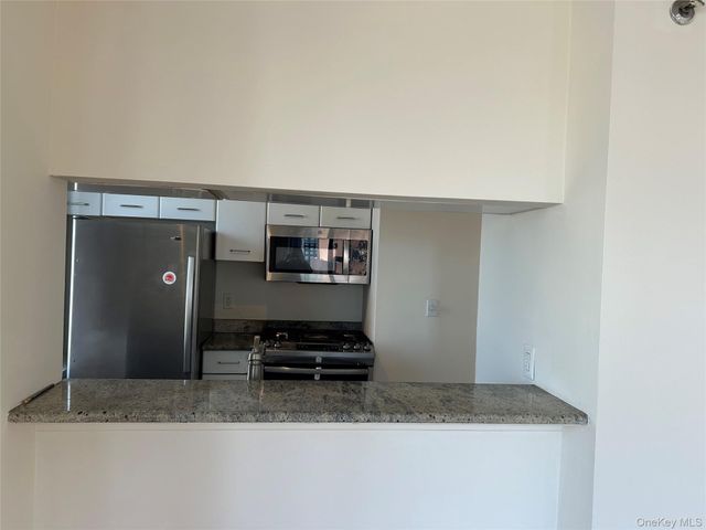 4 Martine Avenue 1205, White Plains, NY 10606