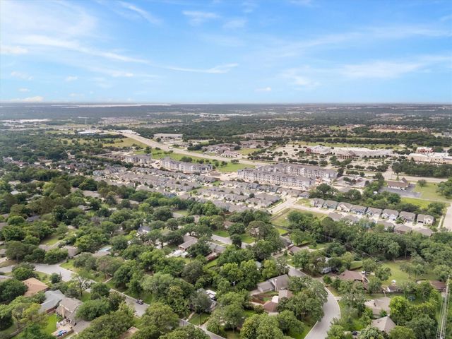 2203 Foxcroft Circle, Denton, TX 76209
