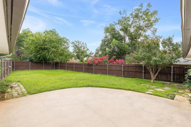 2203 Foxcroft Circle, Denton, TX 76209