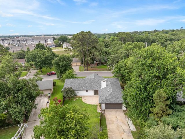 2203 Foxcroft Circle, Denton, TX 76209