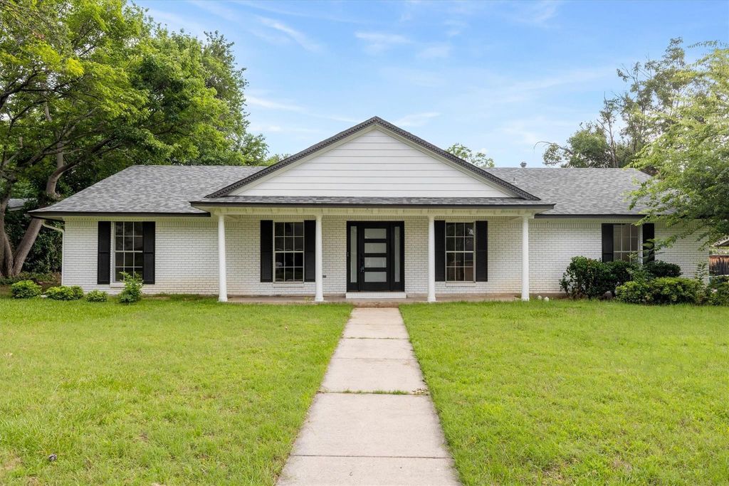 2203 Foxcroft Circle, Denton, TX 76209