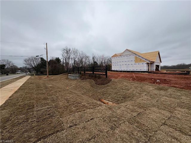 109 Honeycomb Court, Statesville, NC 28625