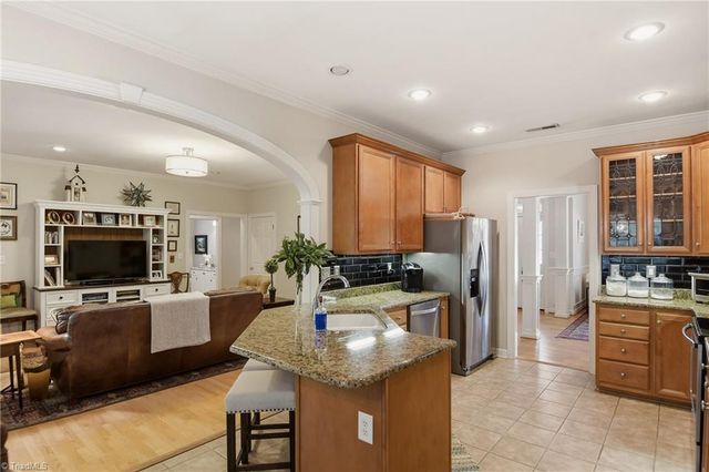 5018 Thornbury Ridge Road, Winston-salem, NC 27106