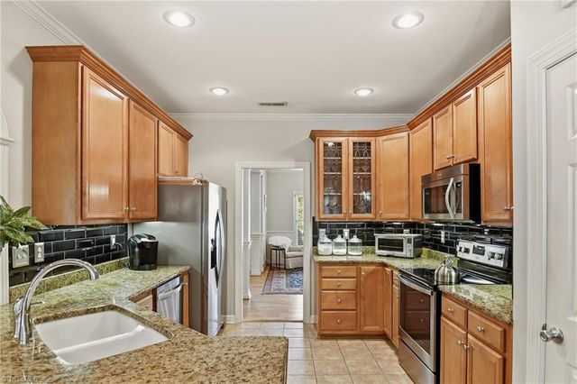 5018 Thornbury Ridge Road, Winston-salem, NC 27106