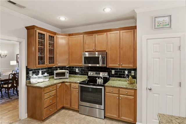 5018 Thornbury Ridge Road, Winston-salem, NC 27106