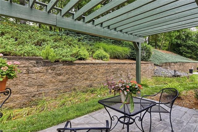 5018 Thornbury Ridge Road, Winston-salem, NC 27106