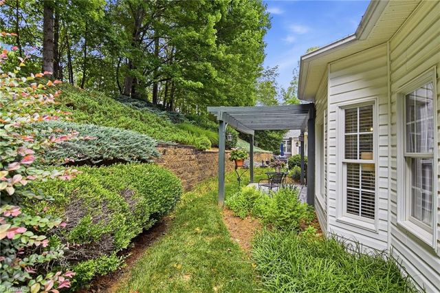 5018 Thornbury Ridge Road, Winston-salem, NC 27106