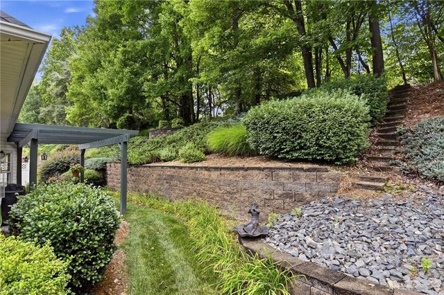 5018 Thornbury Ridge Road, Winston-salem, NC 27106