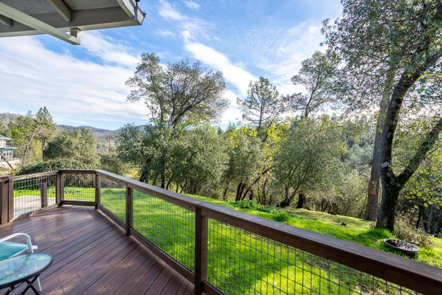 14364 Sundown Drive, Redding, CA 96003