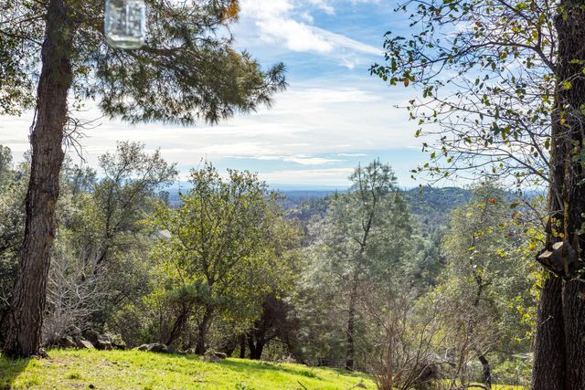 14364 Sundown Drive, Redding, CA 96003