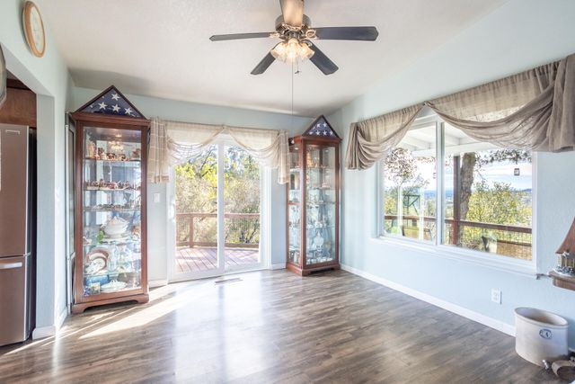 14364 Sundown Drive, Redding, CA 96003