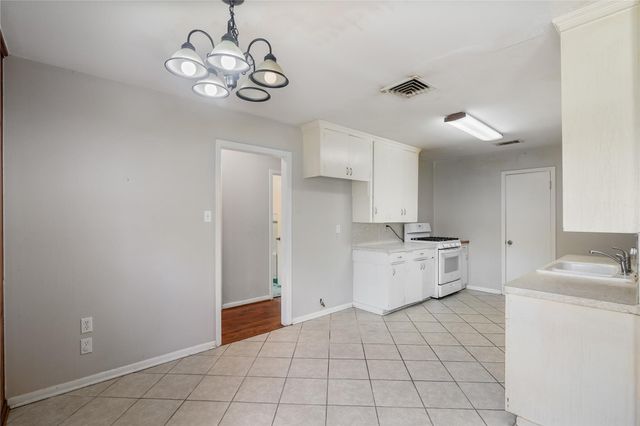 1504 N San Jacinto Street, Conroe, TX 77301