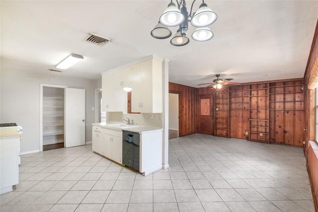 1504 N San Jacinto Street, Conroe, TX 77301