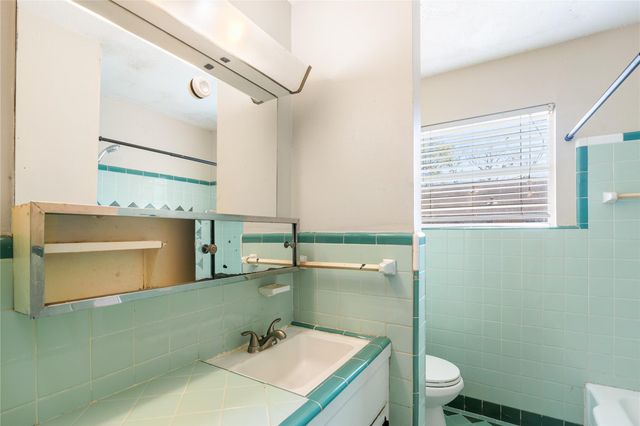1504 N San Jacinto Street, Conroe, TX 77301