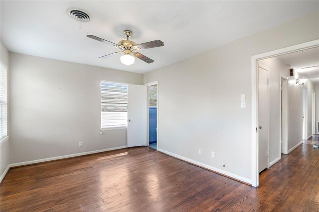 1504 N San Jacinto Street, Conroe, TX 77301