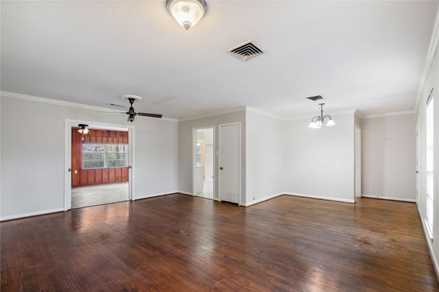 1504 N San Jacinto Street, Conroe, TX 77301