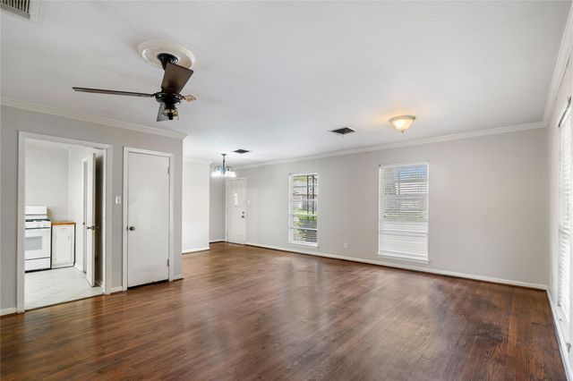 1504 N San Jacinto Street, Conroe, TX 77301