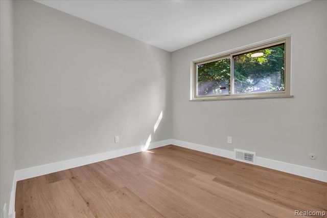 27407 Buckingham Street, Livonia, MI 48154