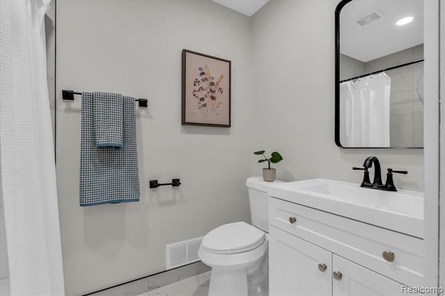 27407 Buckingham Street, Livonia, MI 48154